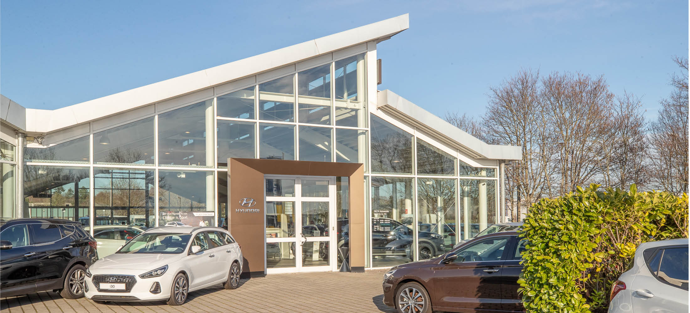 zu sehen ist der Eingangsbereich von Delta Automobile