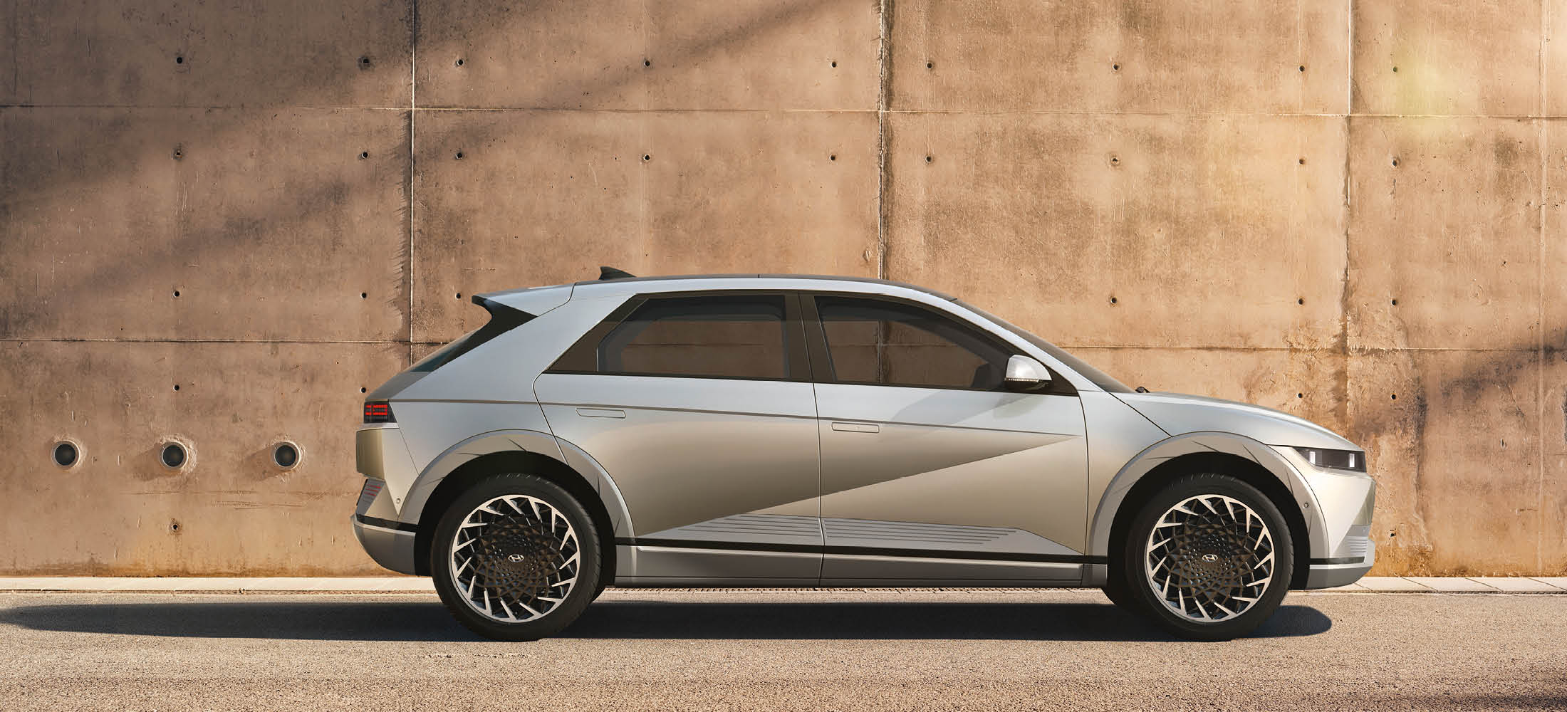 zu sehen ist der neue Hyundai IONIQ 5 von der Seite