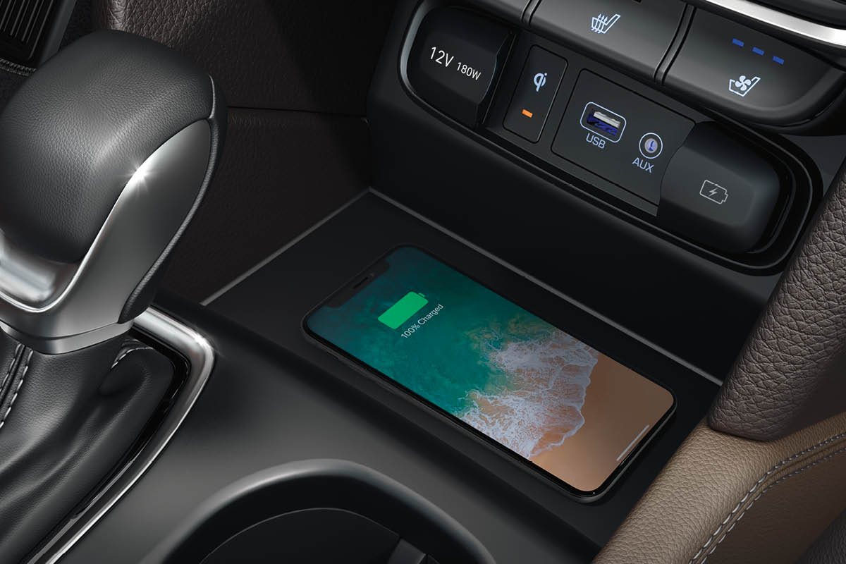 zu sehen ist die Handyladestation beim Hyundai TUCSON