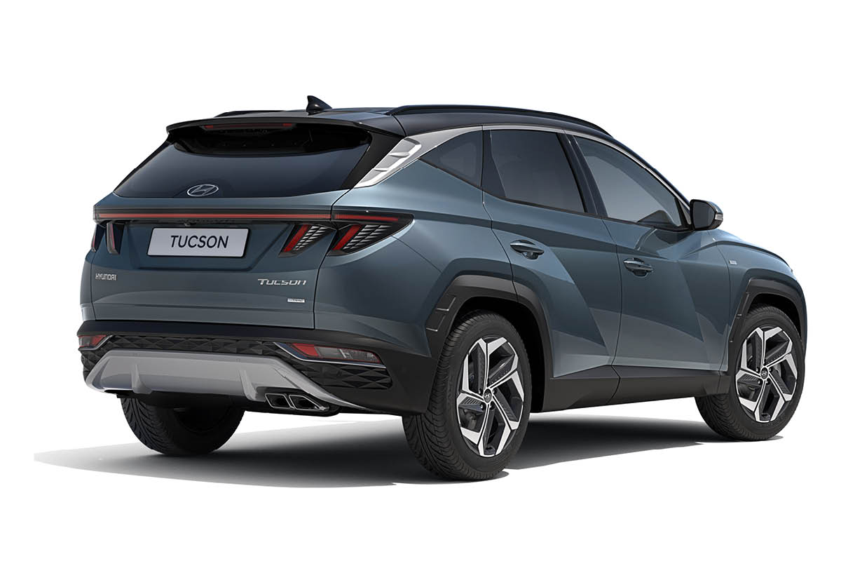 zu sehen ist ein blauer Hyundai TUCSON schräg von hinten