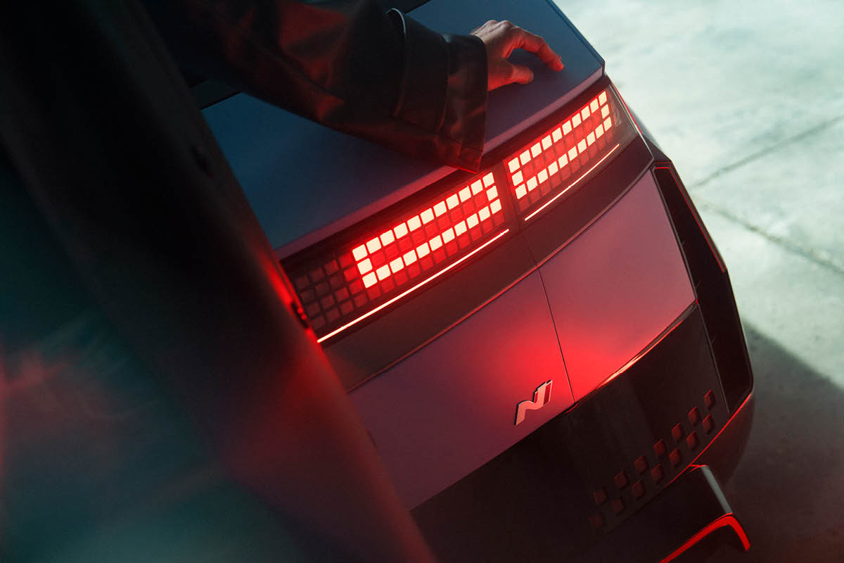 zu sehen sind die Rücklichter des Hyundai IONIQ 5 N