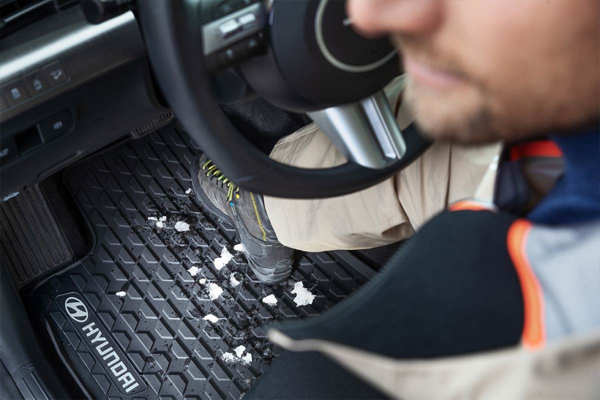 zu sehen sind Hyundai Gummifußmatten